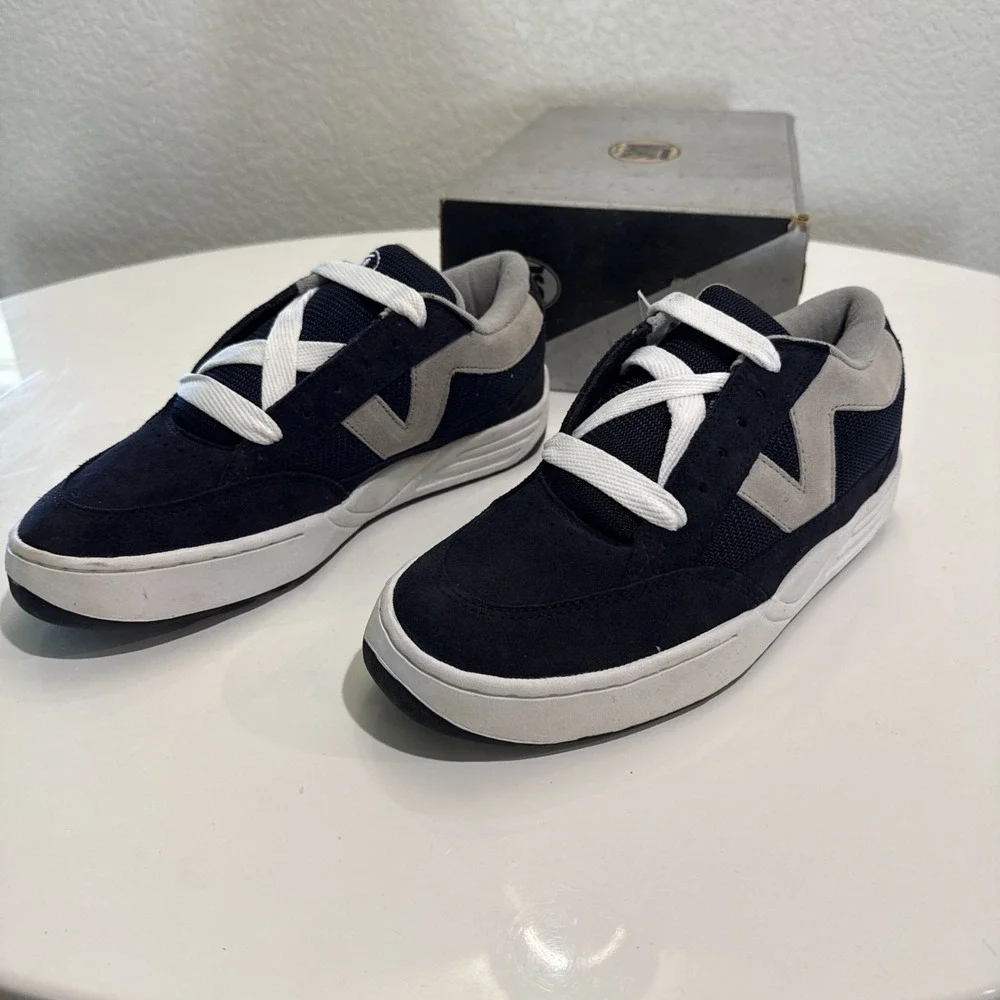 vintage 90s vans skateboarding shoes Sz 10.5 NEW OLD STOCK